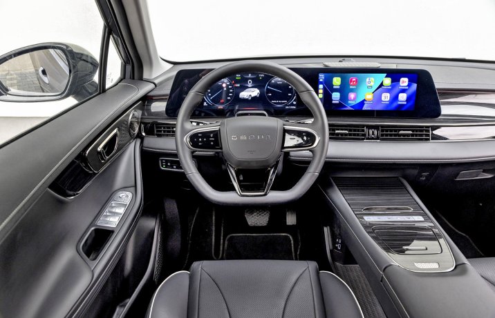 Omoda 5 Hybrid (2026) - test - kokpit / deska rozdzielcza