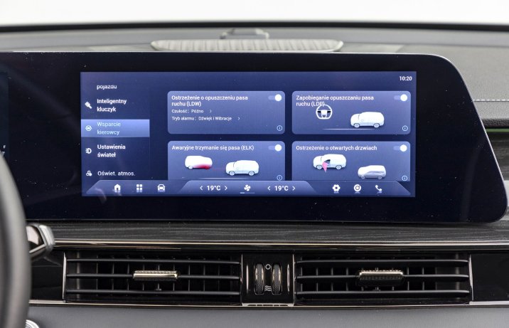 Omoda 5 Hybrid (2026) - test - menu systemu multimedialnego