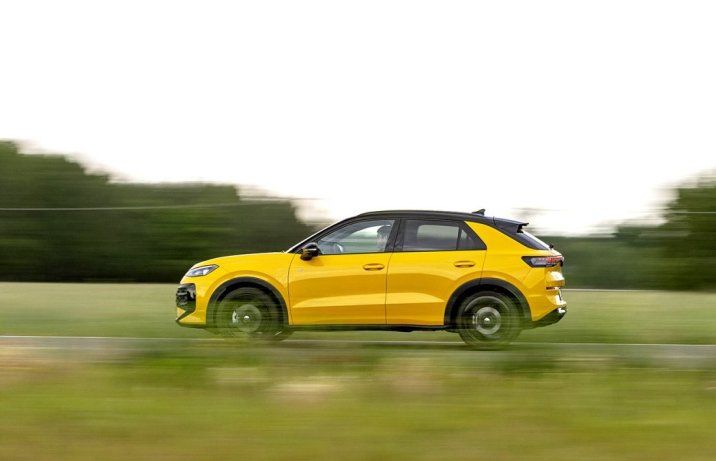 Volkswagen T-Roc 1.5 eTSI DSG (2026) - test - bok