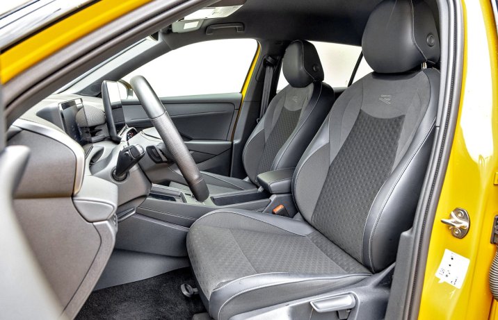 Volkswagen T-Roc 1.5 eTSI DSG (2026) - test - fotele