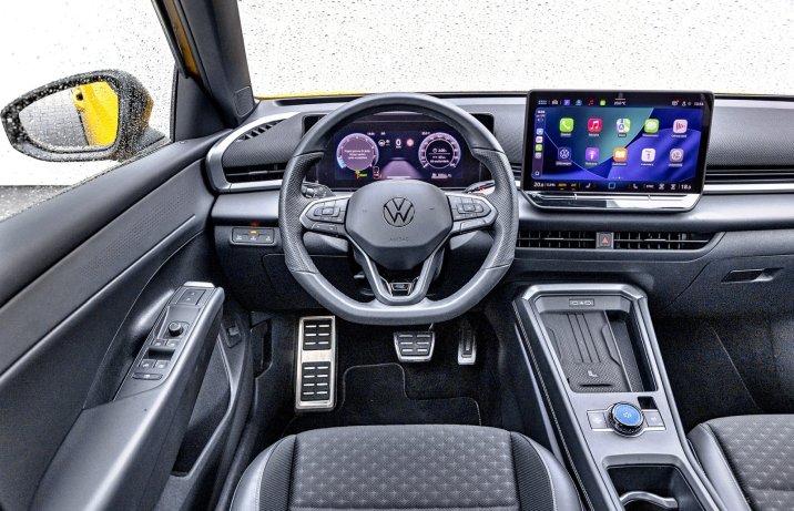 Volkswagen T-Roc 1.5 eTSI DSG (2026) - test - kokpit / deska rozdzielcza