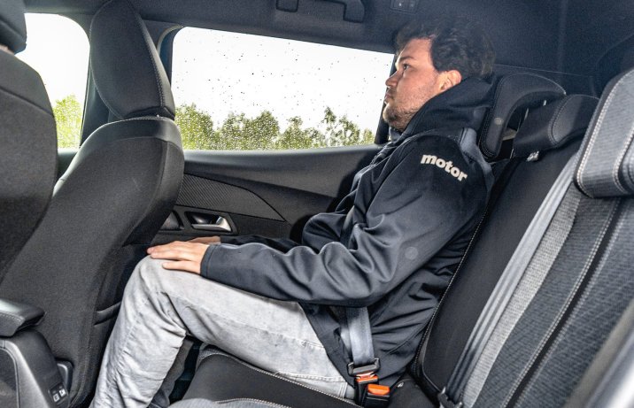 Peugeot 2008 Hybrid 145 e-DCS6 (2026) - test - kanapa