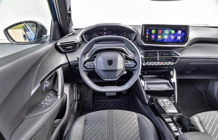 Peugeot 2008 Hybrid 145 e-DCS6 (2026) - test - kokpit / deska rozdzielcza