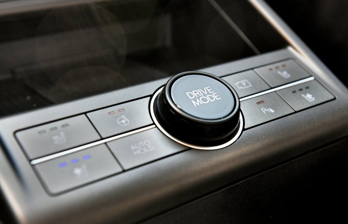 Hyundai Kona – wnętrze, przełącznik trybów jazdy