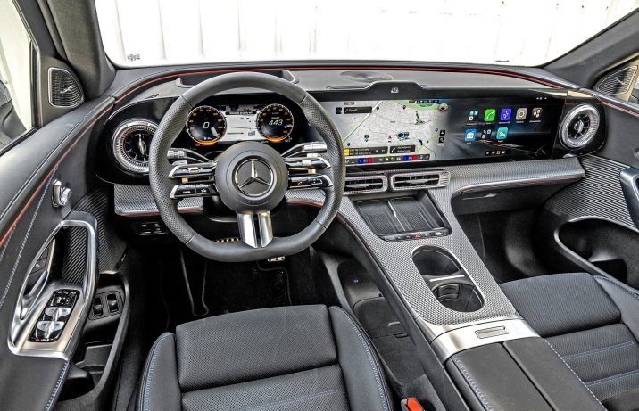 Mercedes GLC 400 4Matic electric (2026) - test - kokpit / deska rozdzielcza