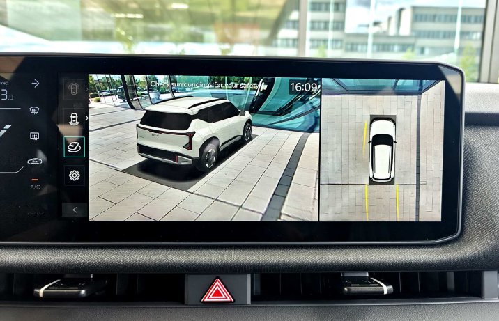Kia Seltos 2026 – wnętrze, ekran, widok z kamer