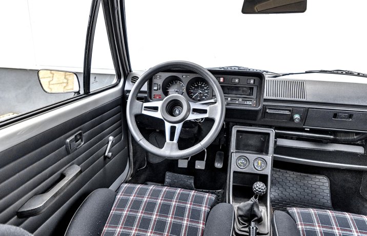 Volkswagen Golf I GTI (1977) – kokpit / deska rozdzielcza