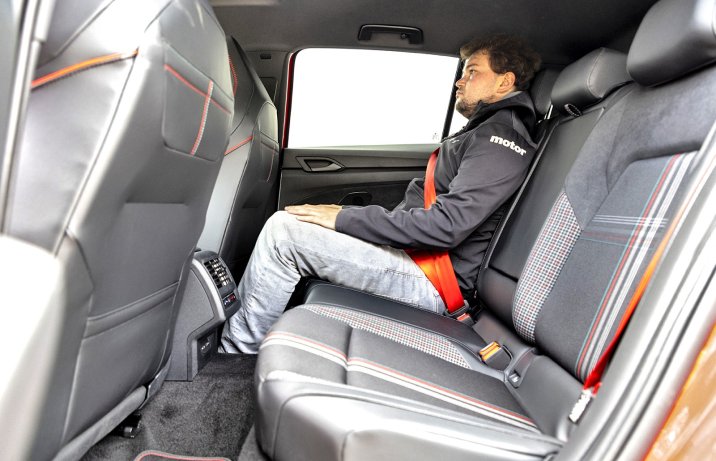 VW Golf VIII GTI Edition 50 (2026) – kanapa