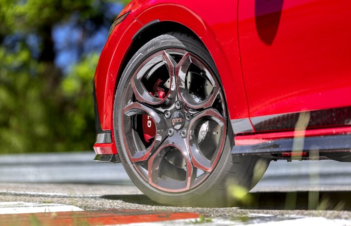 VW Golf VIII GTI Edition 50 (2026) – ogumienie