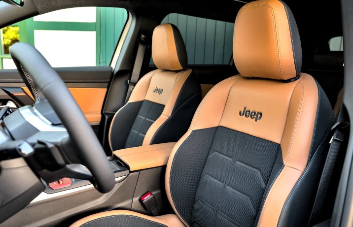 Jeep Compass 4xe – wnętrze, fotele