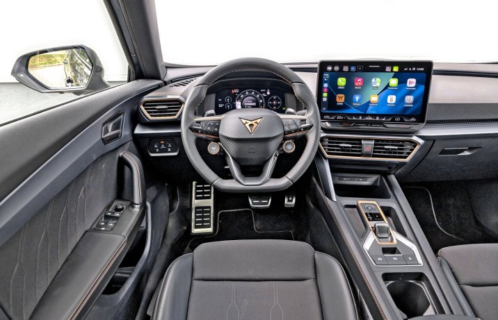 Cupra Formentor 1.5 eTSI DSG (2026) – test – kokpit / deska rozdzielcza
