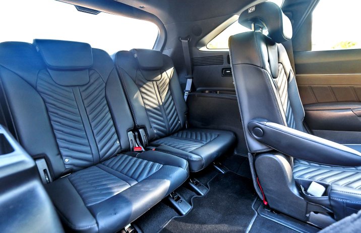 Kia Sorento – wnętrze, drugi i trzeci rząd