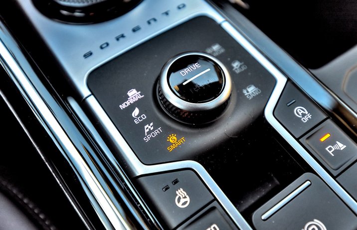 Kia Sorento – wnętrze, przełącznik trybów jazdy