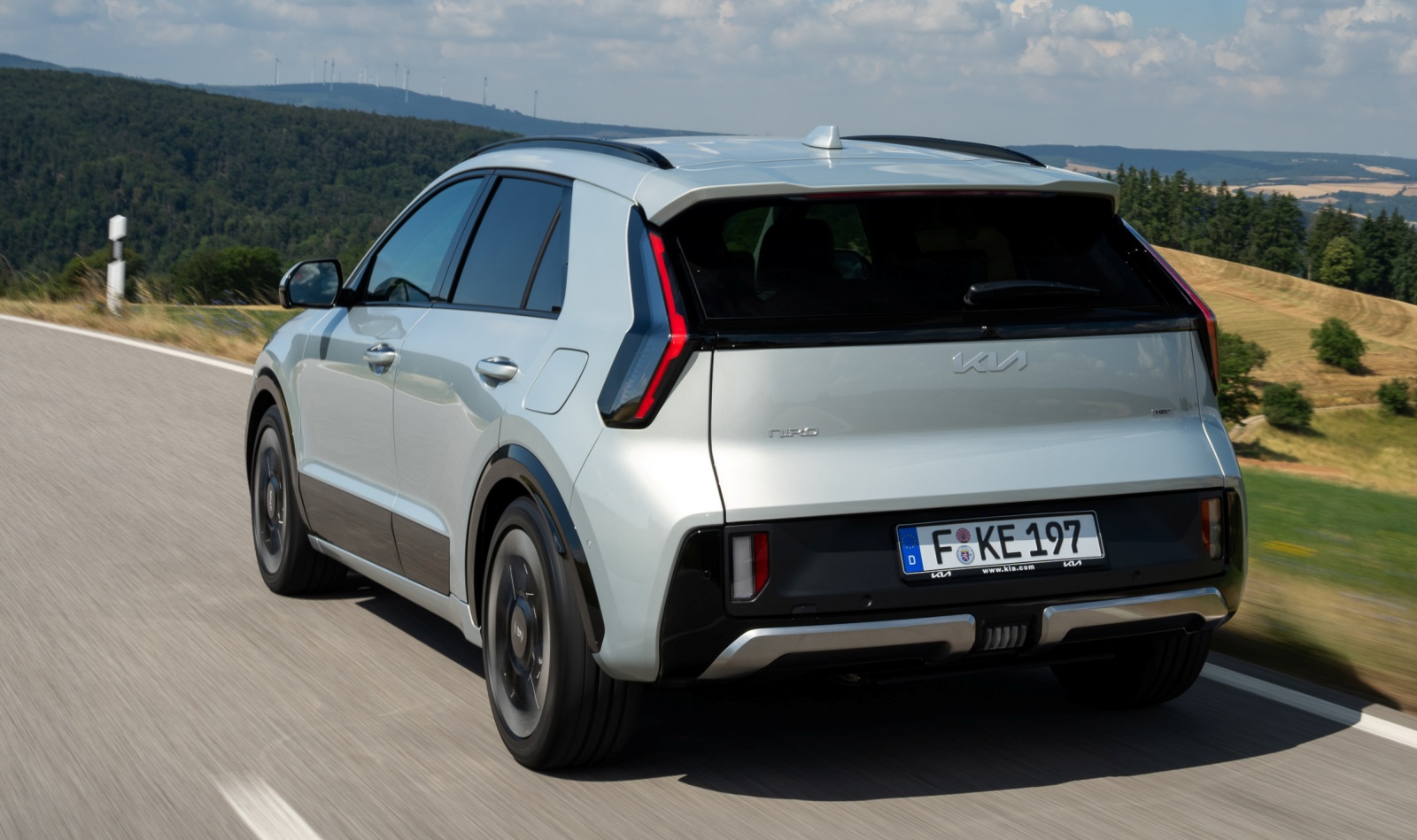 kia-niro-tyl