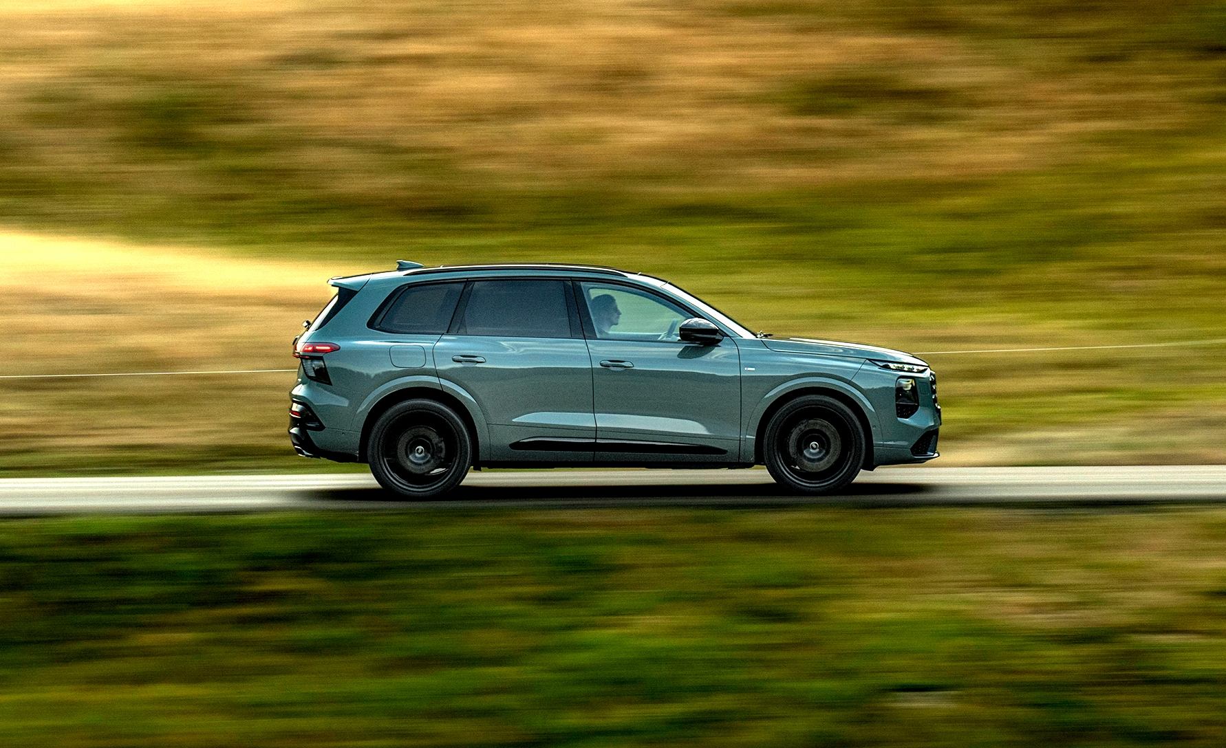 audi-q7-2027-jazda-profil