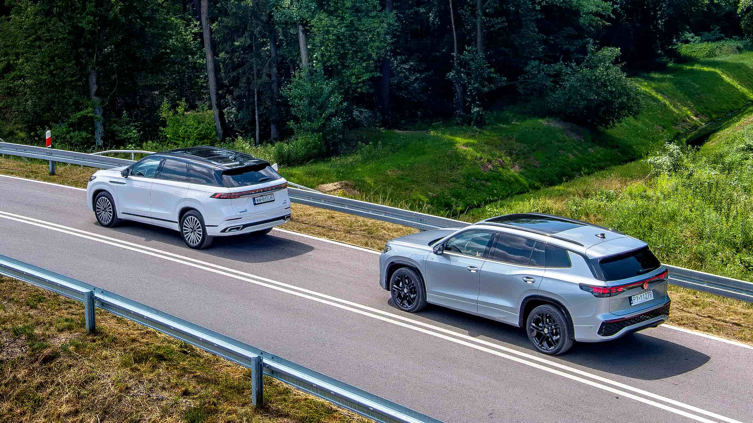 Jaecoo 8 i Volkswagen Tayron – tyły