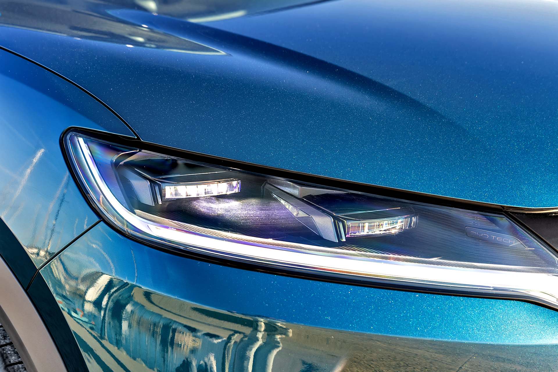 BYD Atto 2 DM-i – przedni reflektor LED.