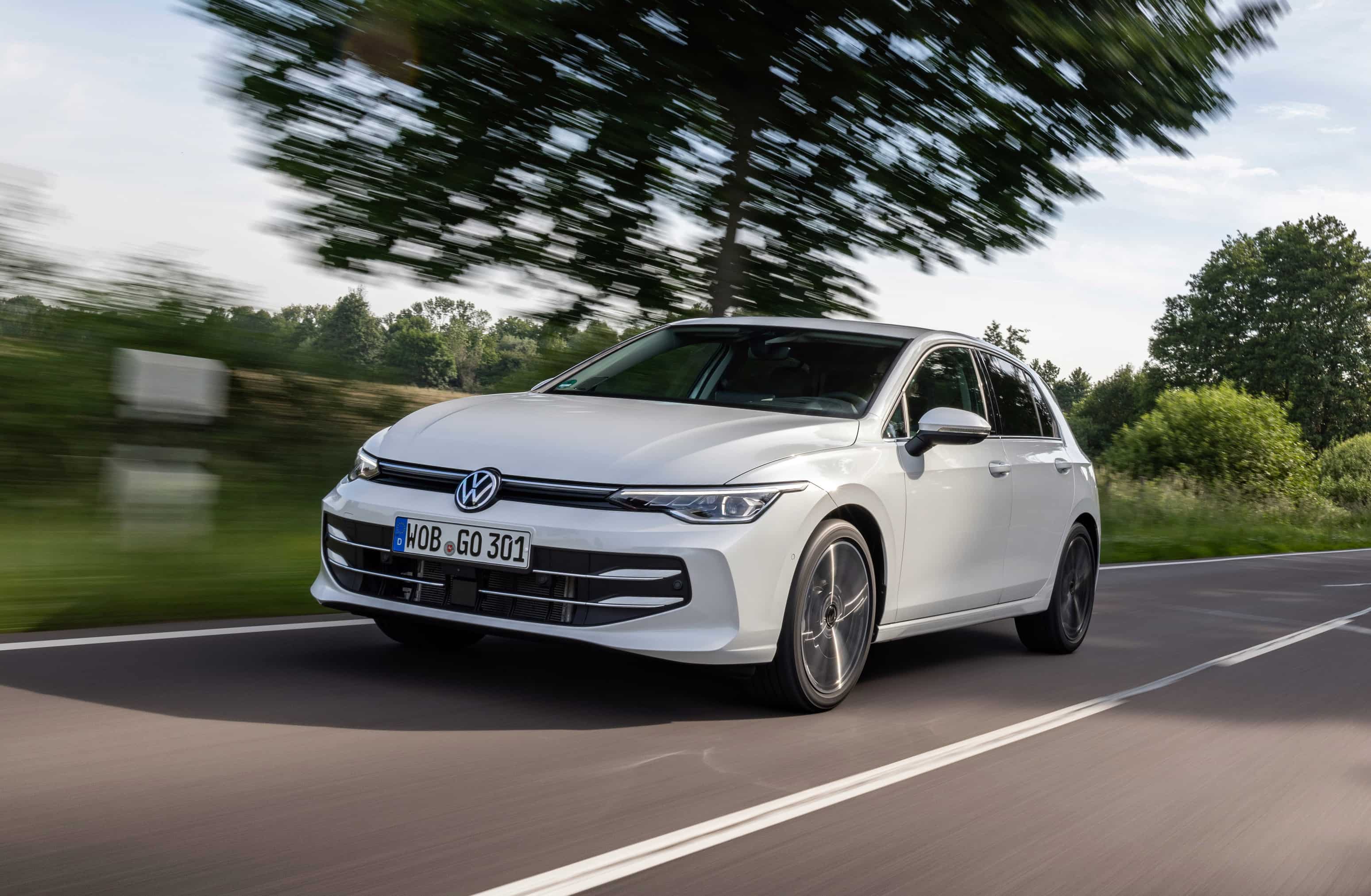 volkswagen-golf-przod-bok