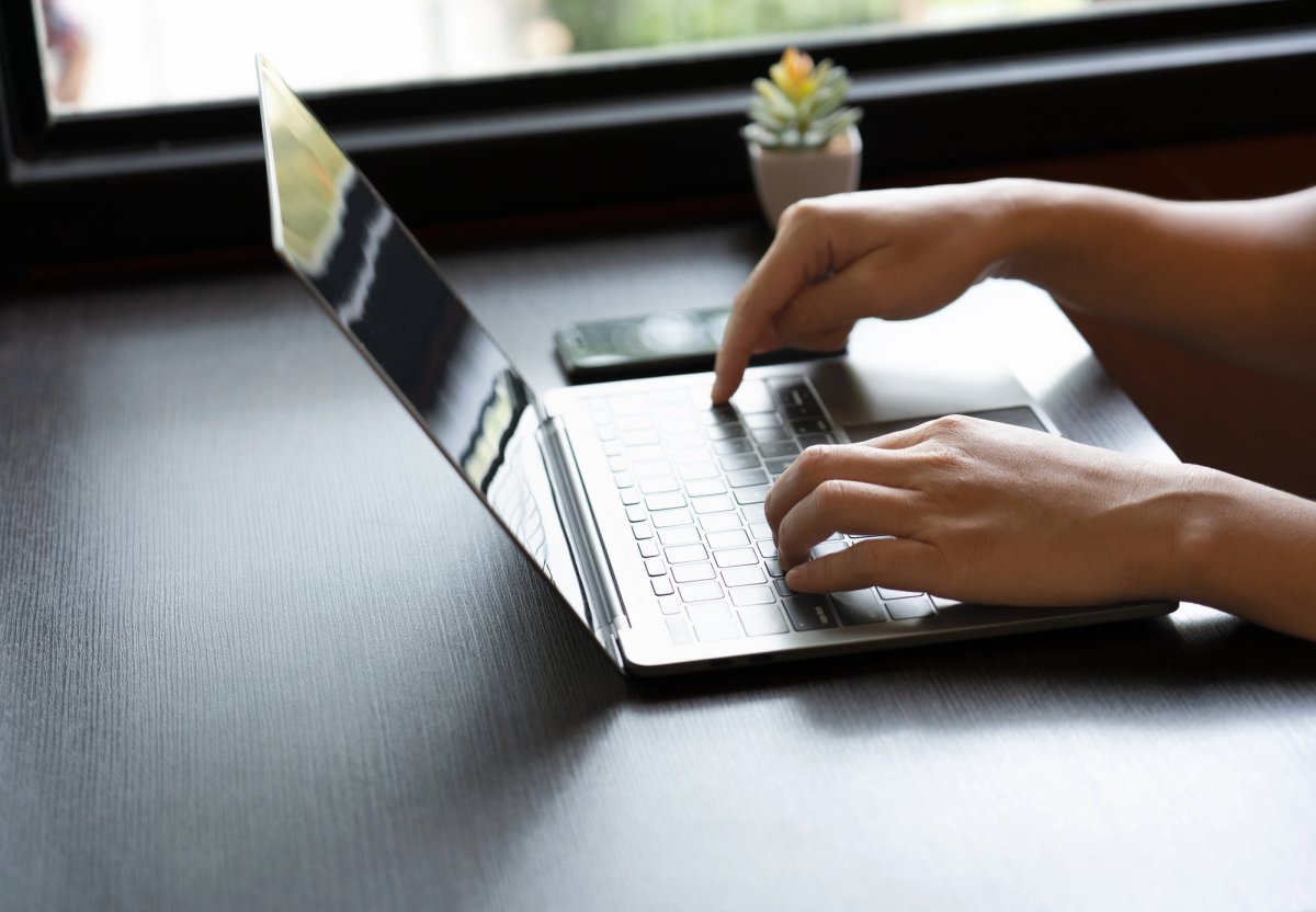 Ubezpieczenie bez wychodzenia z domu – jak ubezpieczyć auto przez internet?
