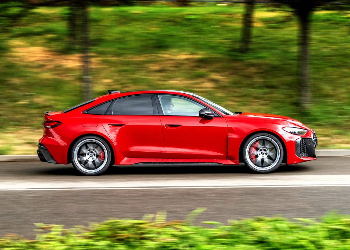 Audi RS 5 Limousine ma 639 KM i waży prawie 2,4 t. gwałtownie zapomnisz o nadwadze | TEST