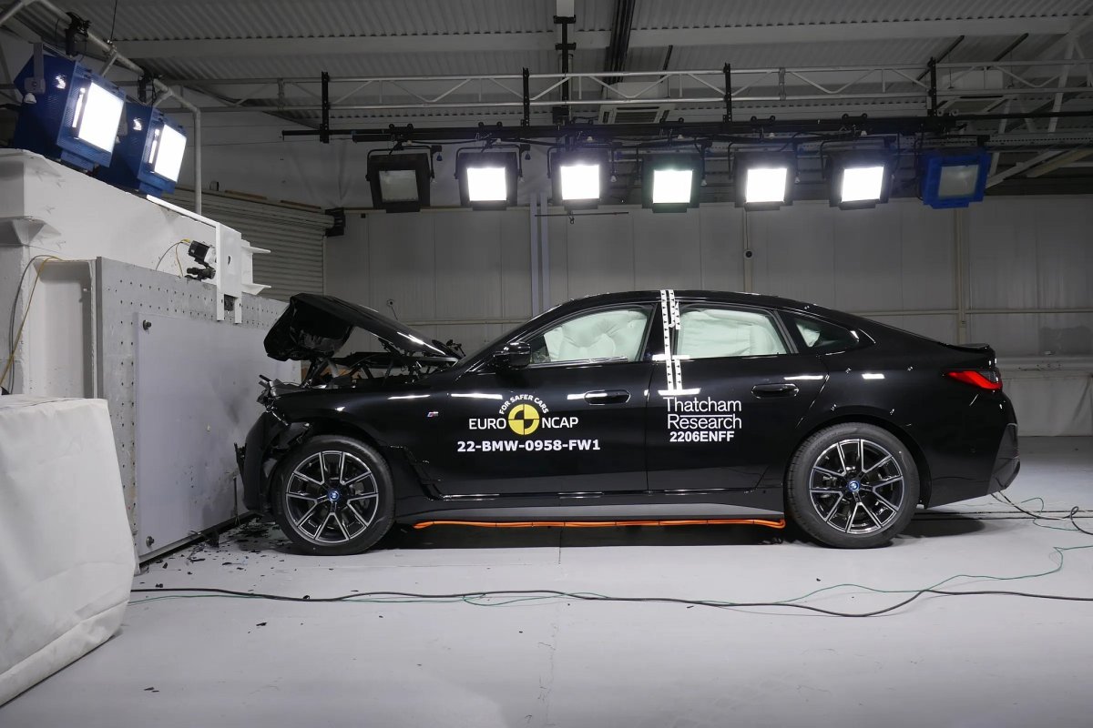 BMW wprost o testach zderzeniowych. 5 gwiazdek przestało być priorytetem