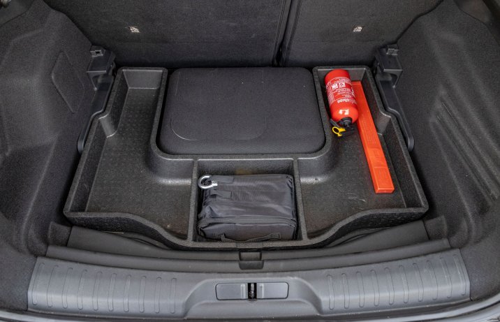 Alfa Romeo Junior - schowek pod dnem bagażnika