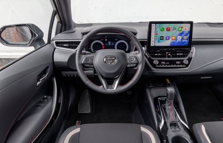 Toyota Corolla TS Kombi - kokpit