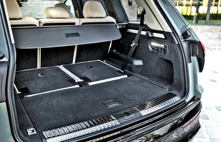 Audi Q7 – wnętrze, bagażnik