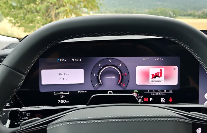 Audi Q7 – wnętrze, cyfrowe zegary