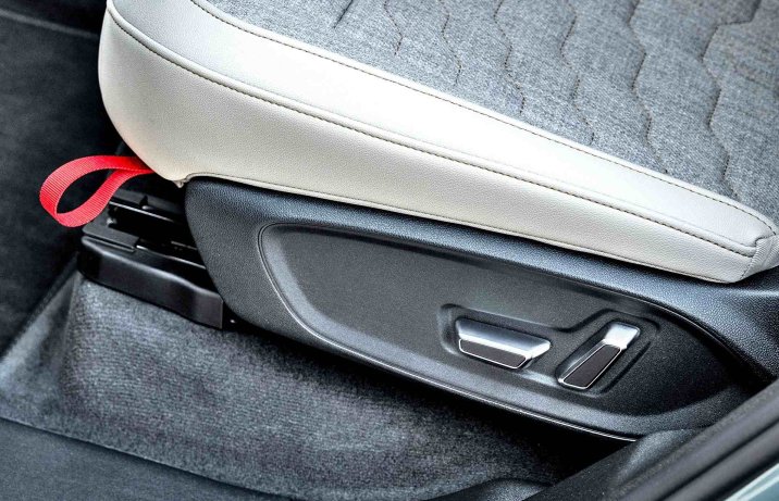 Audi Q7 – wnętrze, regulacja fotela