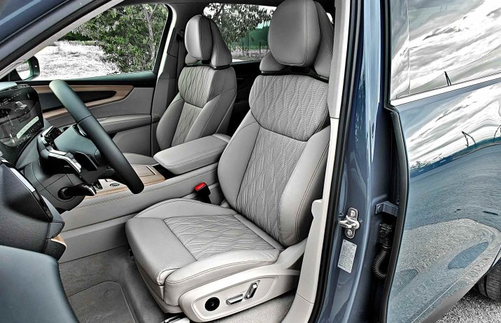 Audi Q7 – wnętrze, fotele z przodu