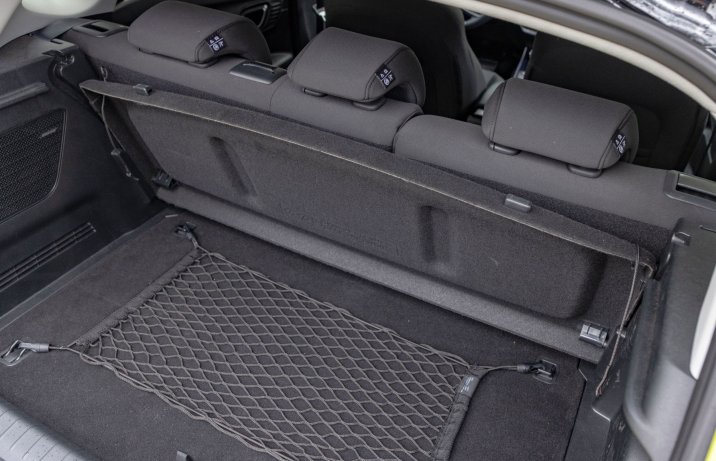 Hyundai i20 - półka bagażnika