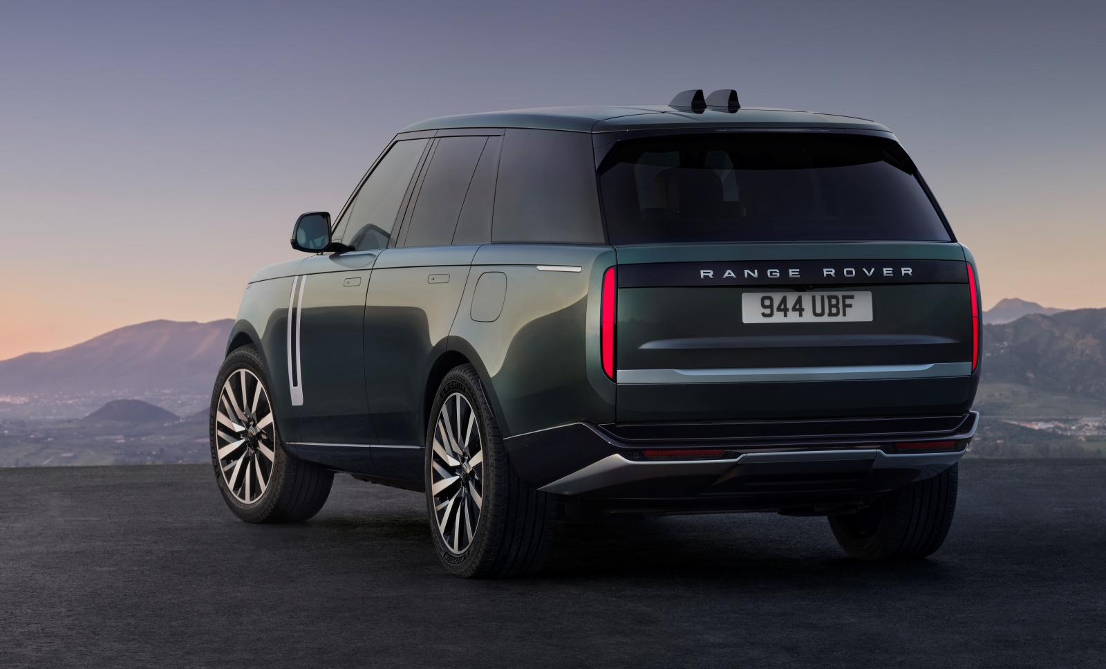 range-rover-electric-tyl