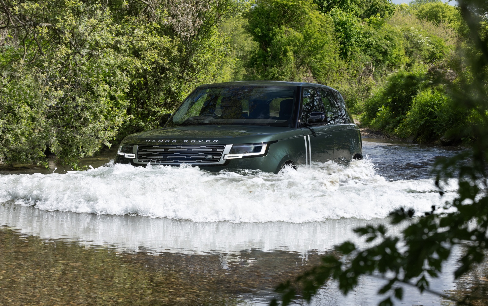 range-rover-electric-brodzenie