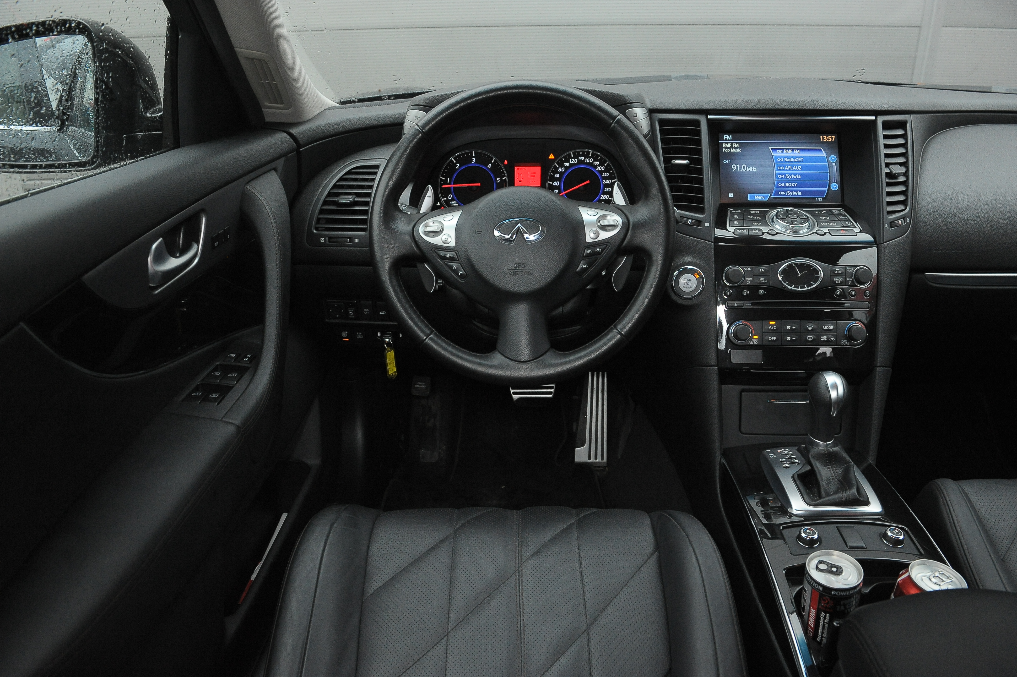 Infiniti QX70-wnętrze