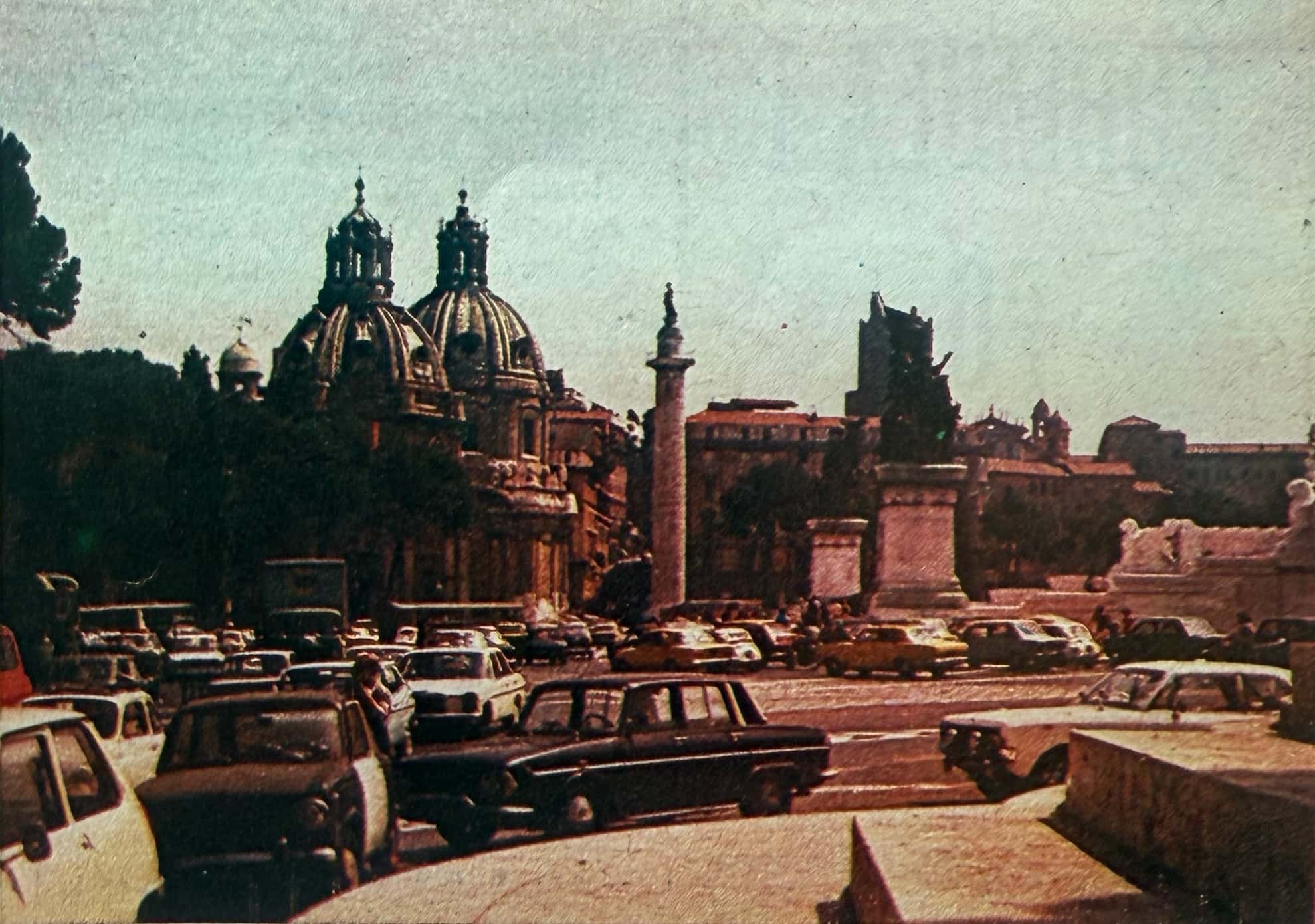 motor-37-1976-zatloczona-wloska-ulica
