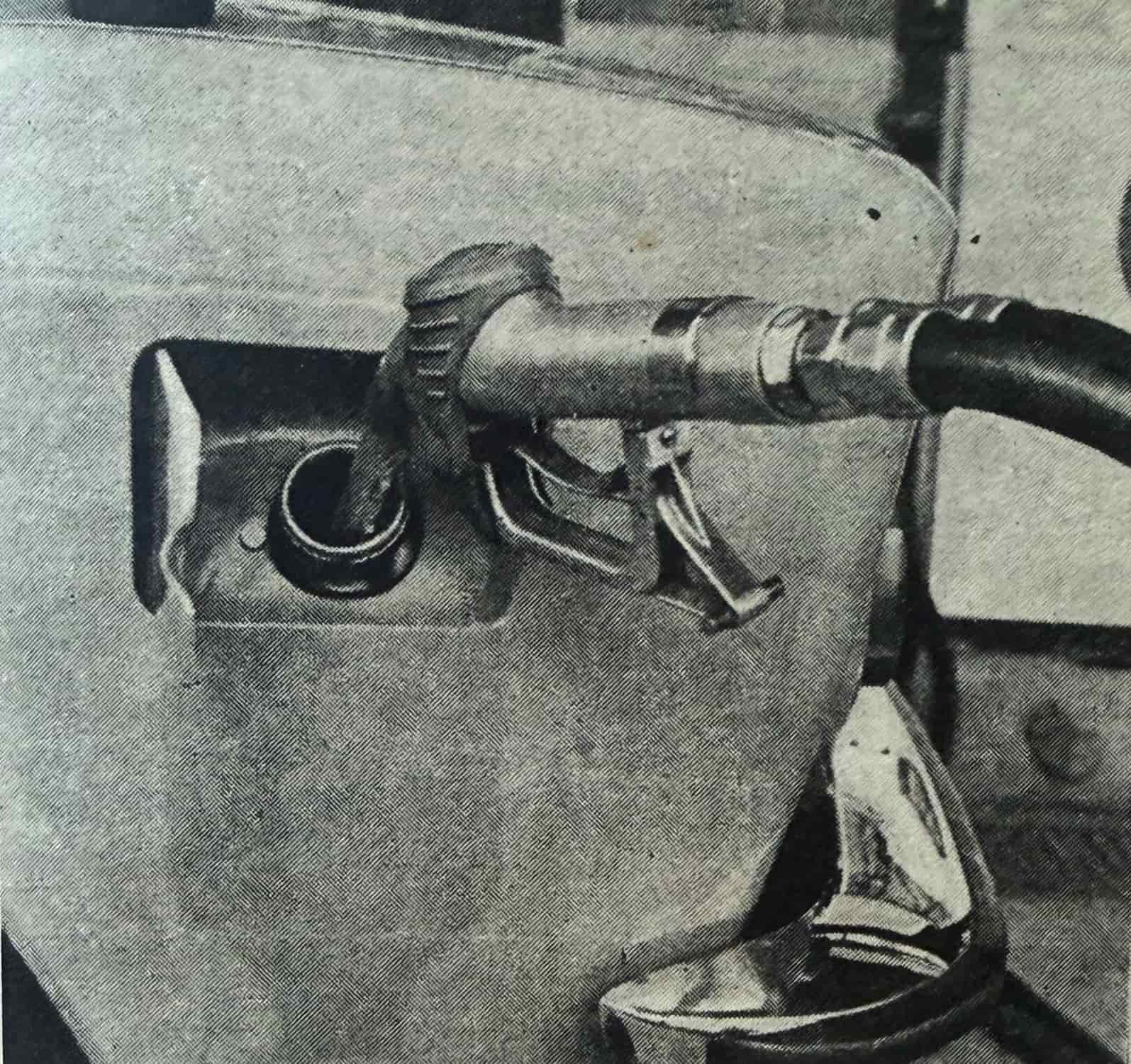 motor-37-1976-tankowanie