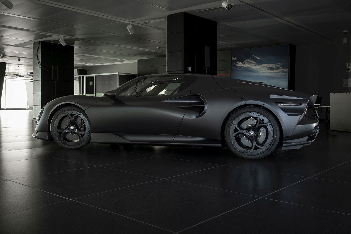 Alfa Romeo 33 Stradale Perla Nera (4)