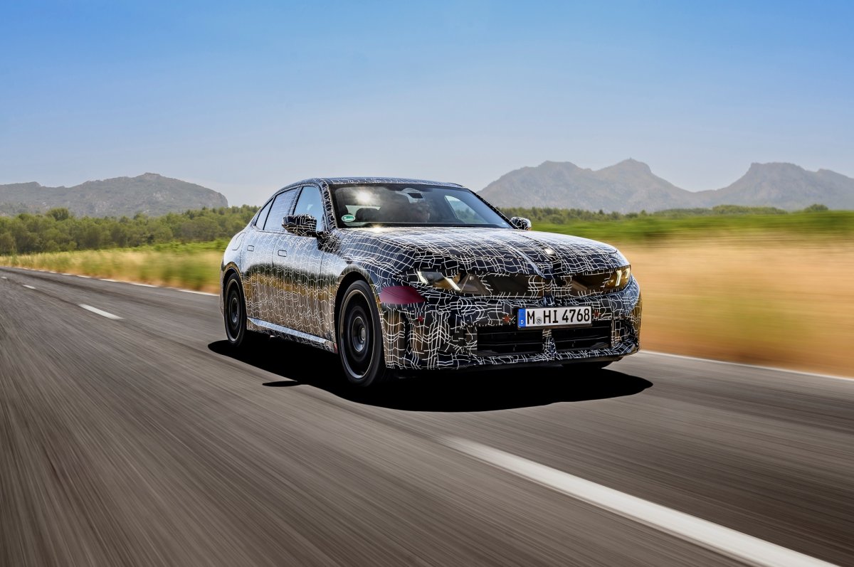 Nowe spalinowe BMW serii 3 coraz bliżej premiery. W wersji M350 xDrive dostanie funkcję driftu