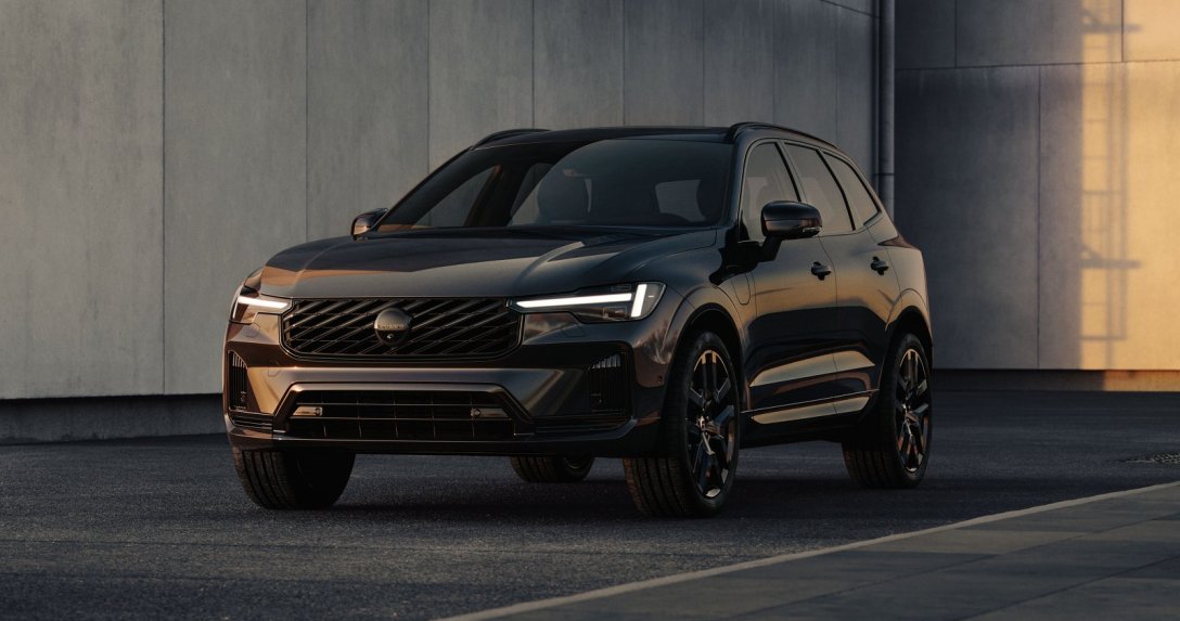Volvo XC60 po kolejnym liftingu, nowe hybrydy plug-in przejadą do 200 km na prądzie. Mamy już polskie ceny