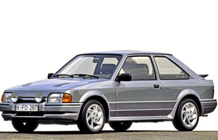 Ford Escort RS Turbo – sportowa odmiana z mocą 132 KM.