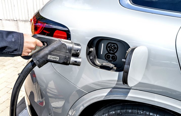 Mercedes GLC 400 4Matic electric (2026) – test – gniazdo ładowania