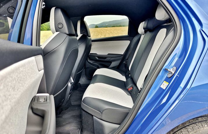 Volkswagen ID. Polo – kanapa i przestrzeń w drugim rzędzie.