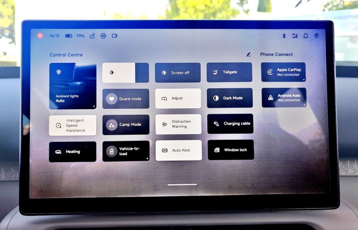 Leapmotor B03X – ekran centralny z menu ustawień.