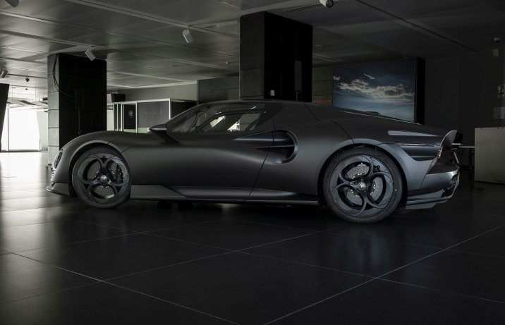Alfa Romeo 33 Stradale Perla Nera