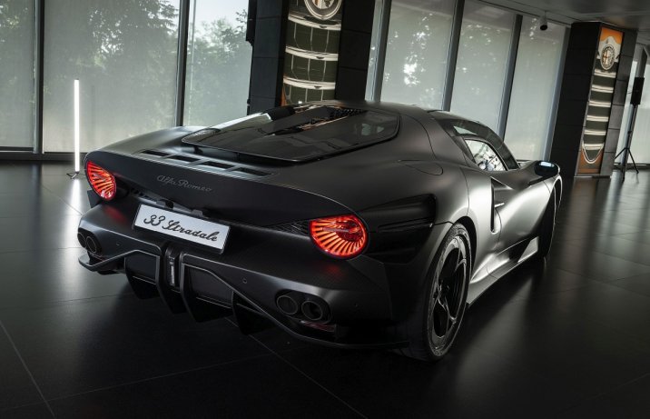 Alfa Romeo 33 Stradale Perla Nera