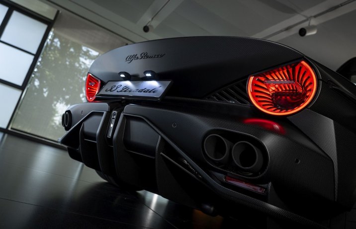 Alfa Romeo 33 Stradale Perla Nera