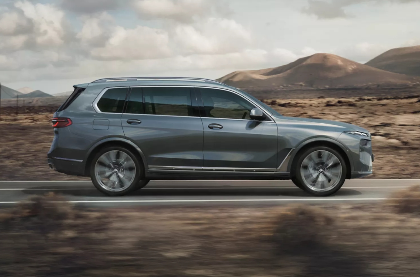 BMW X7 – bok