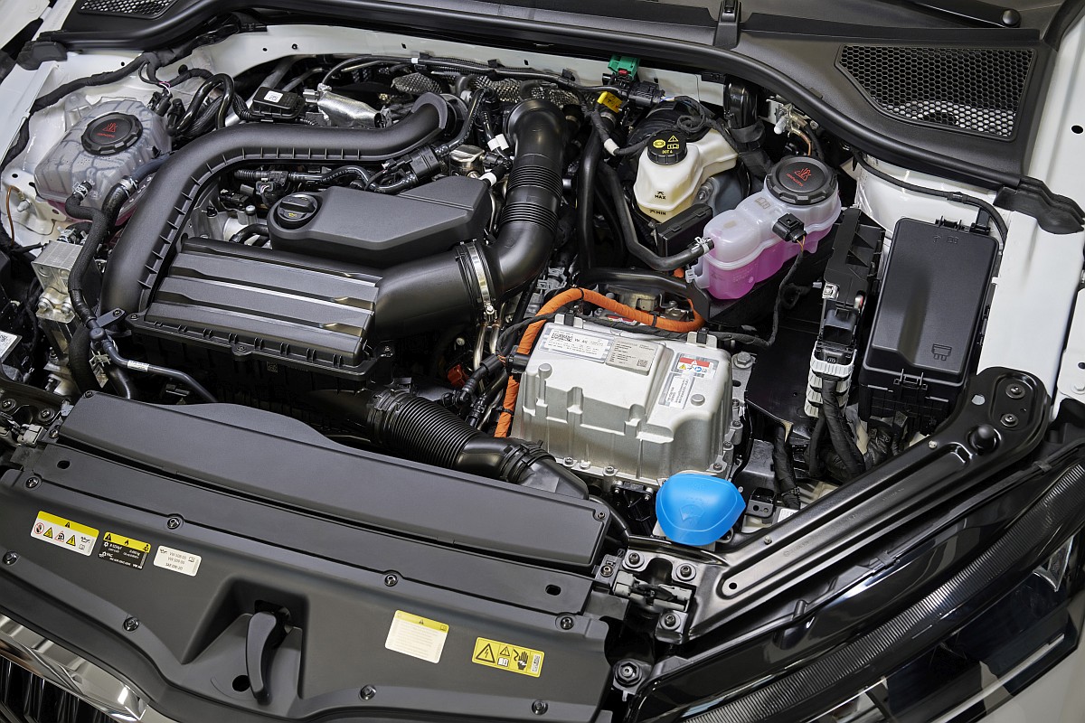 skoda-octavia-is-the-brands-first-model-with-a-full-hybrid-powertrain-2_d149b6cc