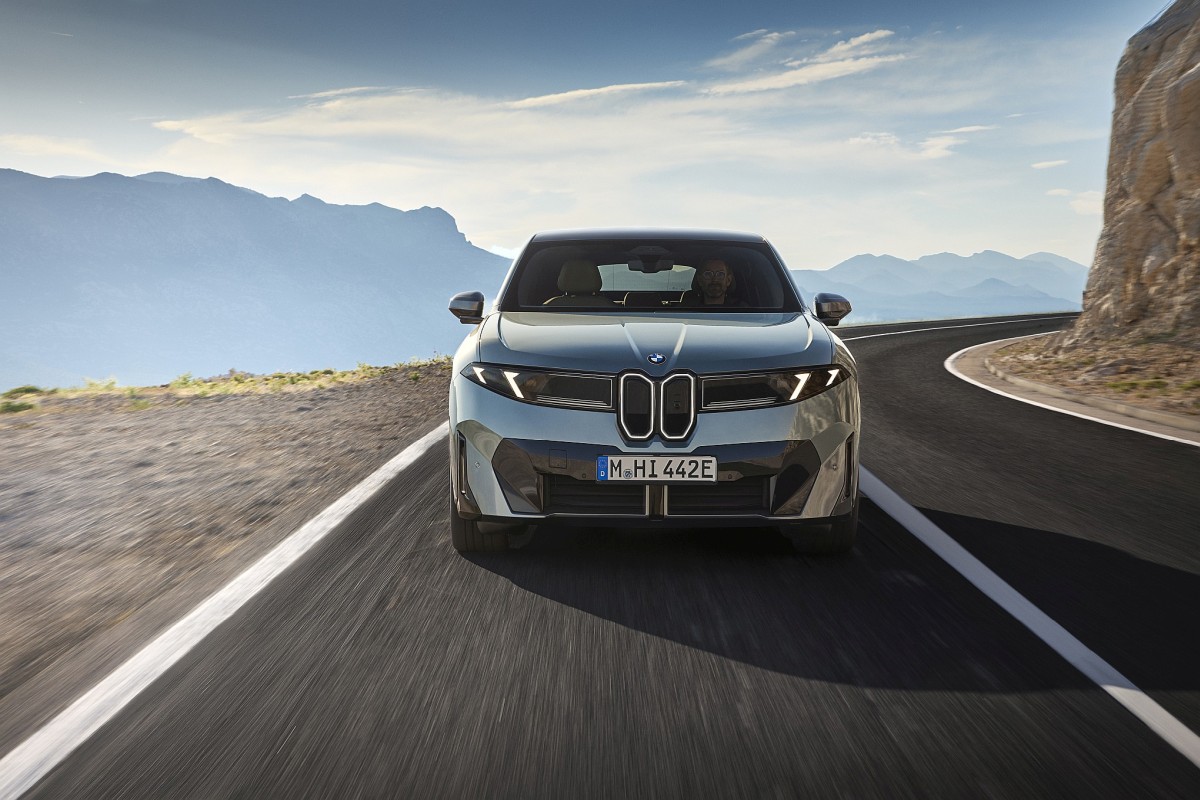 BMW iX4 (7)
